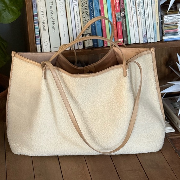 Large Faux Sherpa Fleece TOTE BAG, natural white. Interior pockets&double straps - Picture 4 of 10